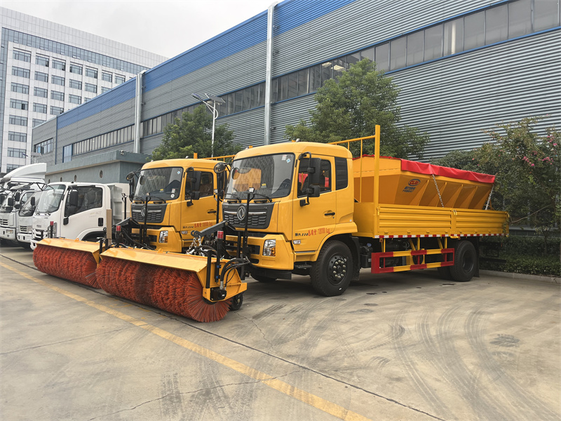 東風(fēng)天錦除雪車車載雪滾